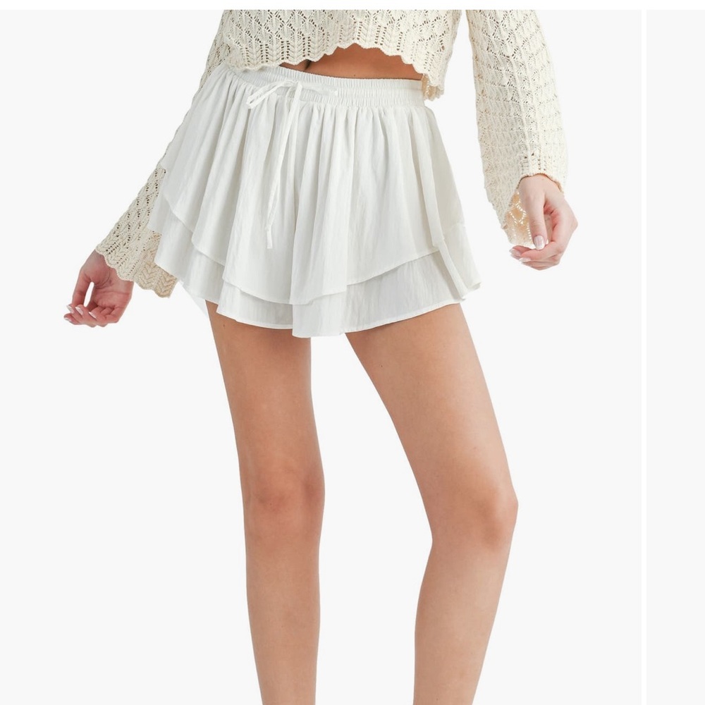 NWT All In Favor Tiered White Shorts Size Medium
